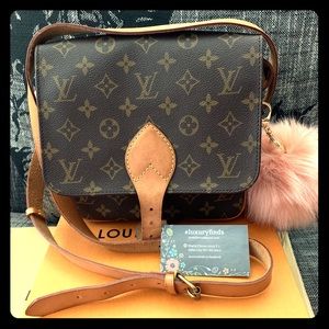 🔴SOLD🔴Authentic Louis Vuitton Cartouchiere MM